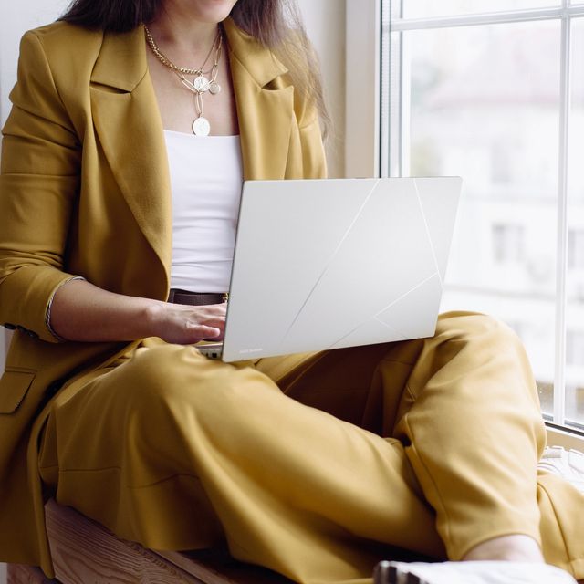 Zenbook 14 Oled U X3405 Scenario Photo 05